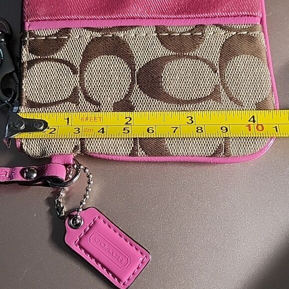 Coach Signature Pink and Tan Canvas Wristlet Vintage Classic - Picture 5 of 11
